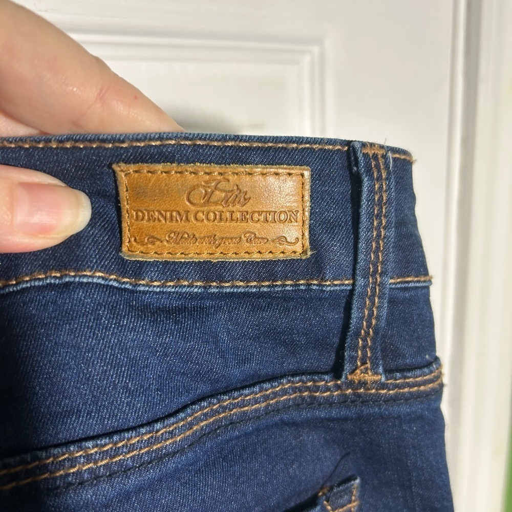 IRIS Skinny Jeans Juniors Size 7. Style IP8182. Medium/Dark wash - Picture 4 of 10